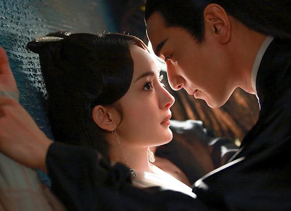 由于白浅恢复记忆不想原谅,日日在狐狸洞外面不论风雨的坚守道歉