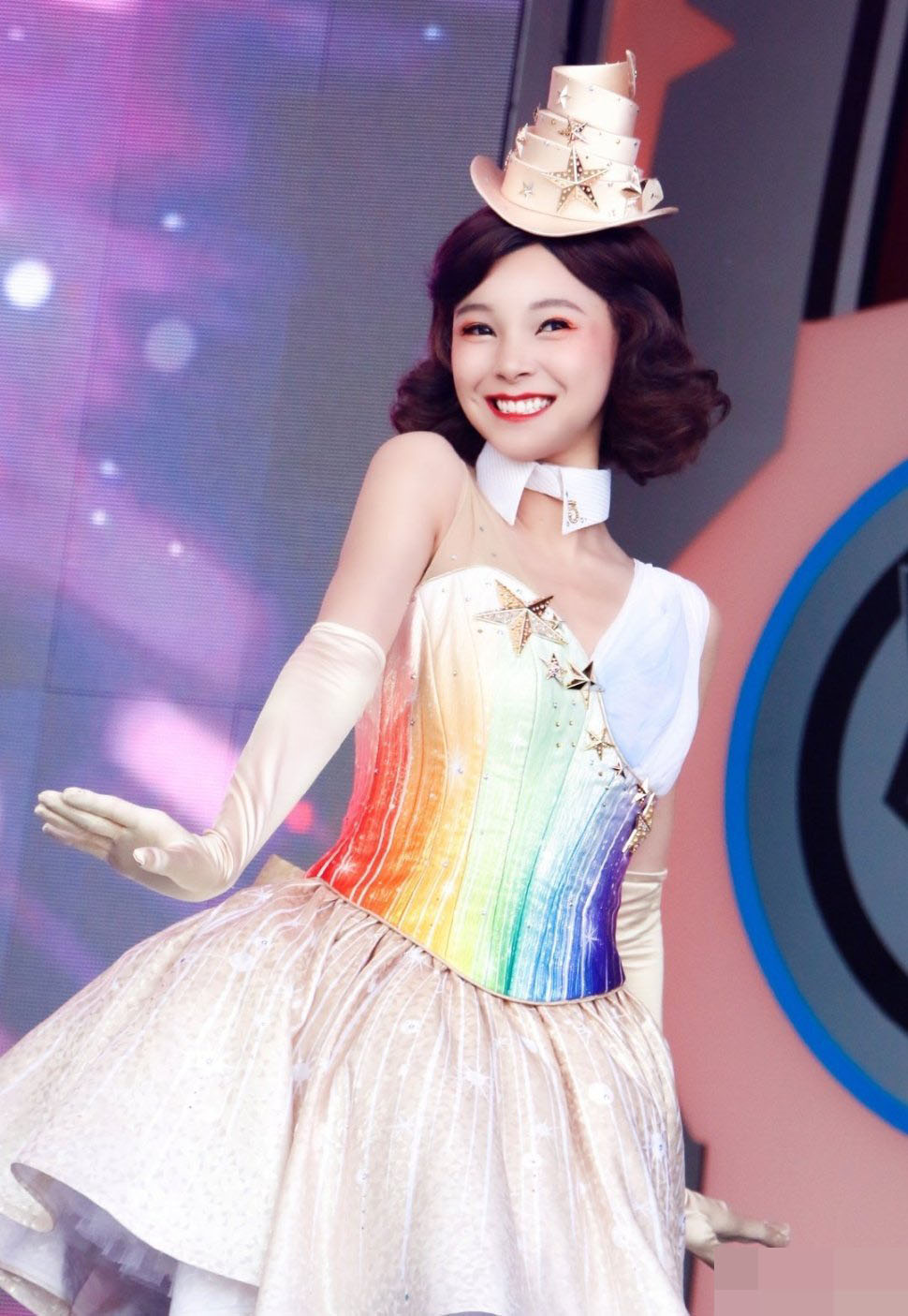 创造101选手陈语嫣下岗再就业去了迪士尼,她好快乐啊!