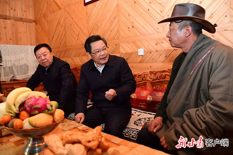 任振鹤先后来到合作市生态产业园区百草生物科技开发有限公司和华羚