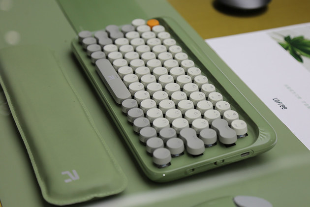 R SPACE城市异想空间北京开馆 开心赏车/融汇时尚