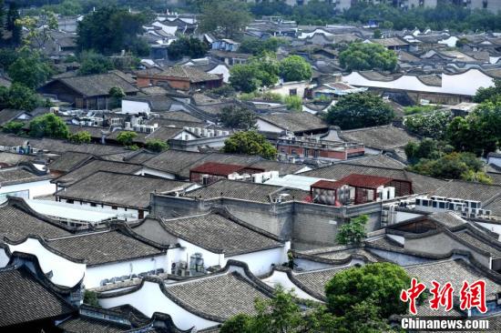 图为鸟瞰福州三坊七巷。 吕明 摄