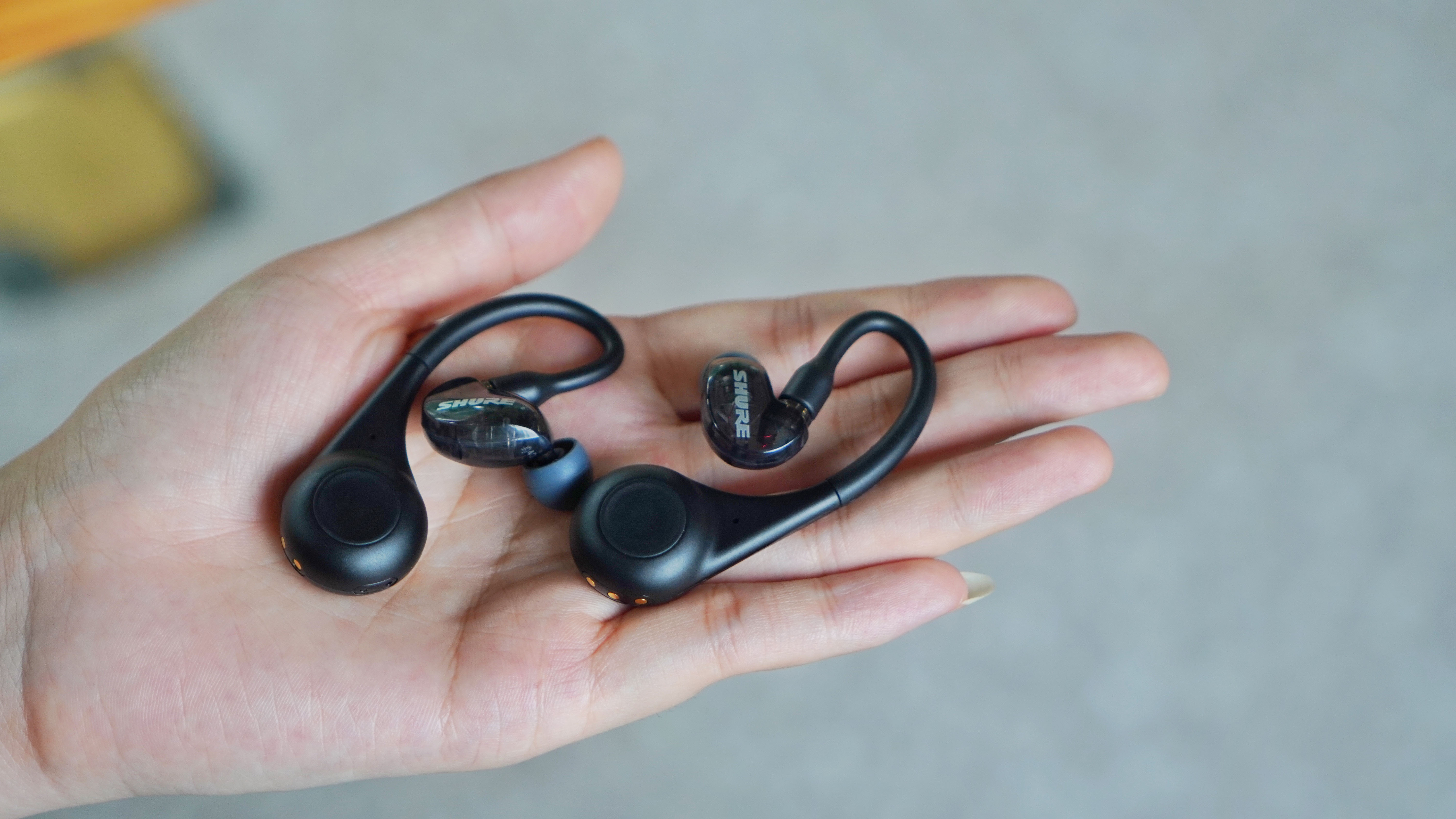 舒尔aonic 215 测评:音质优势明显,续航大幅度提升__凤凰网