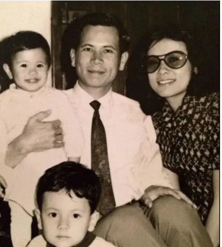 与冯德伦相恋9年却分手告终