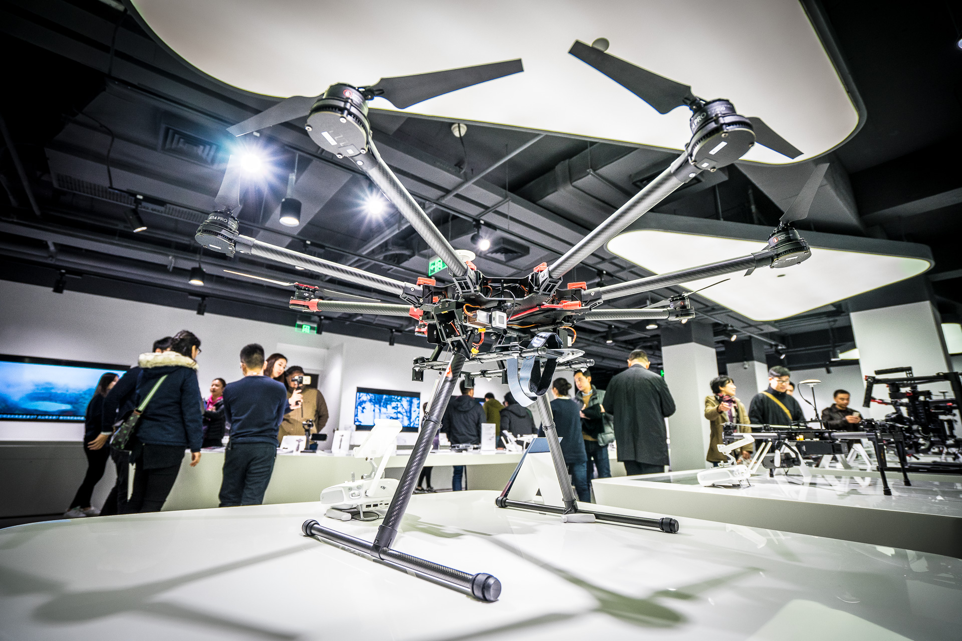 大疆在无人机领域有众多的核心技术,其中包括了机器视觉,激光雷达等等