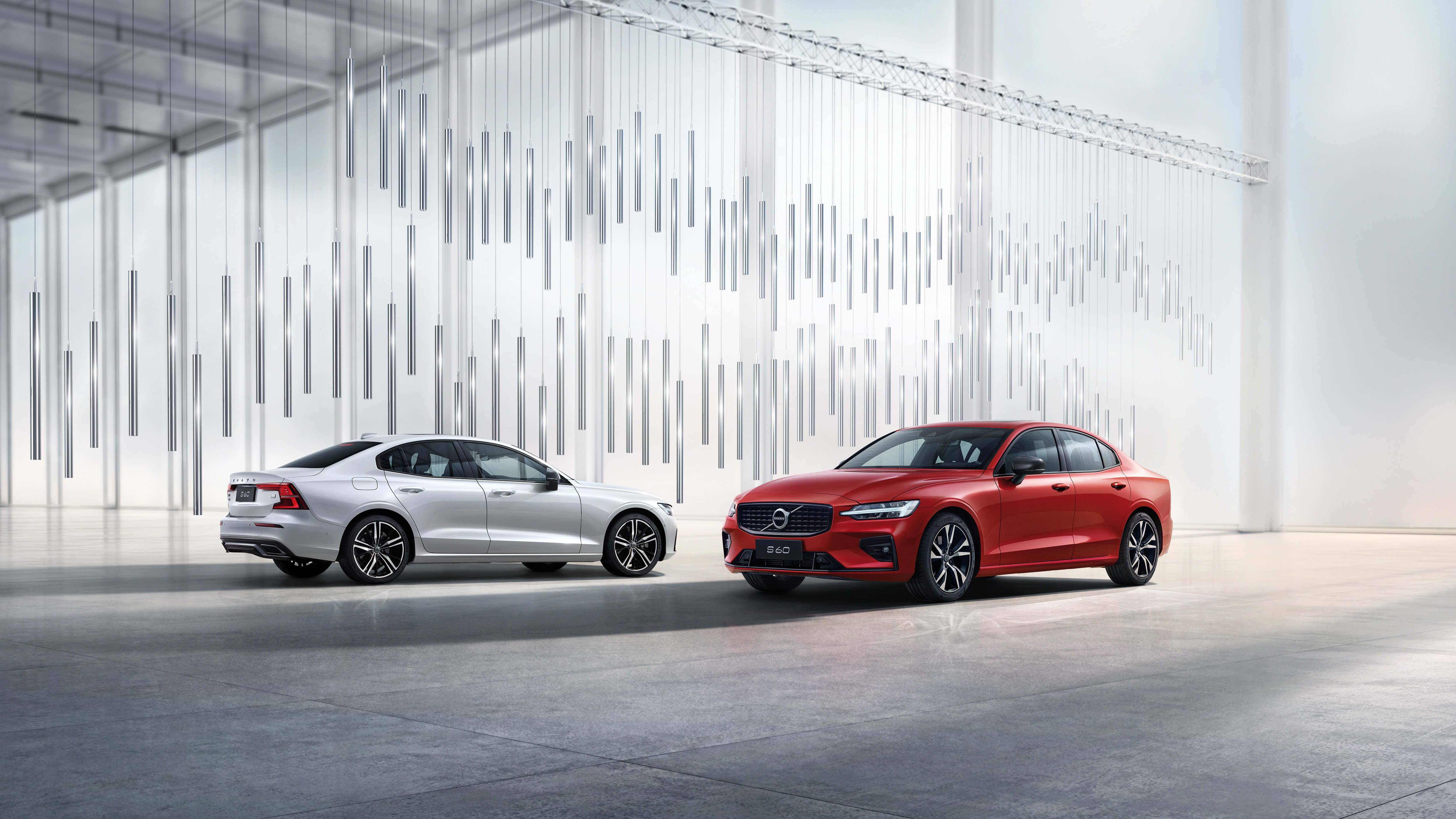 48v混动加持,性能"复兴"早在2000年刚推出时,s60就是沃尔沃汽车家族中