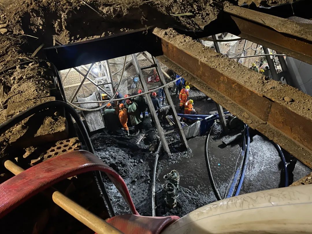 多图直击:山西孝义透水事故救援现场,20名被困工人成功升井__凤凰网