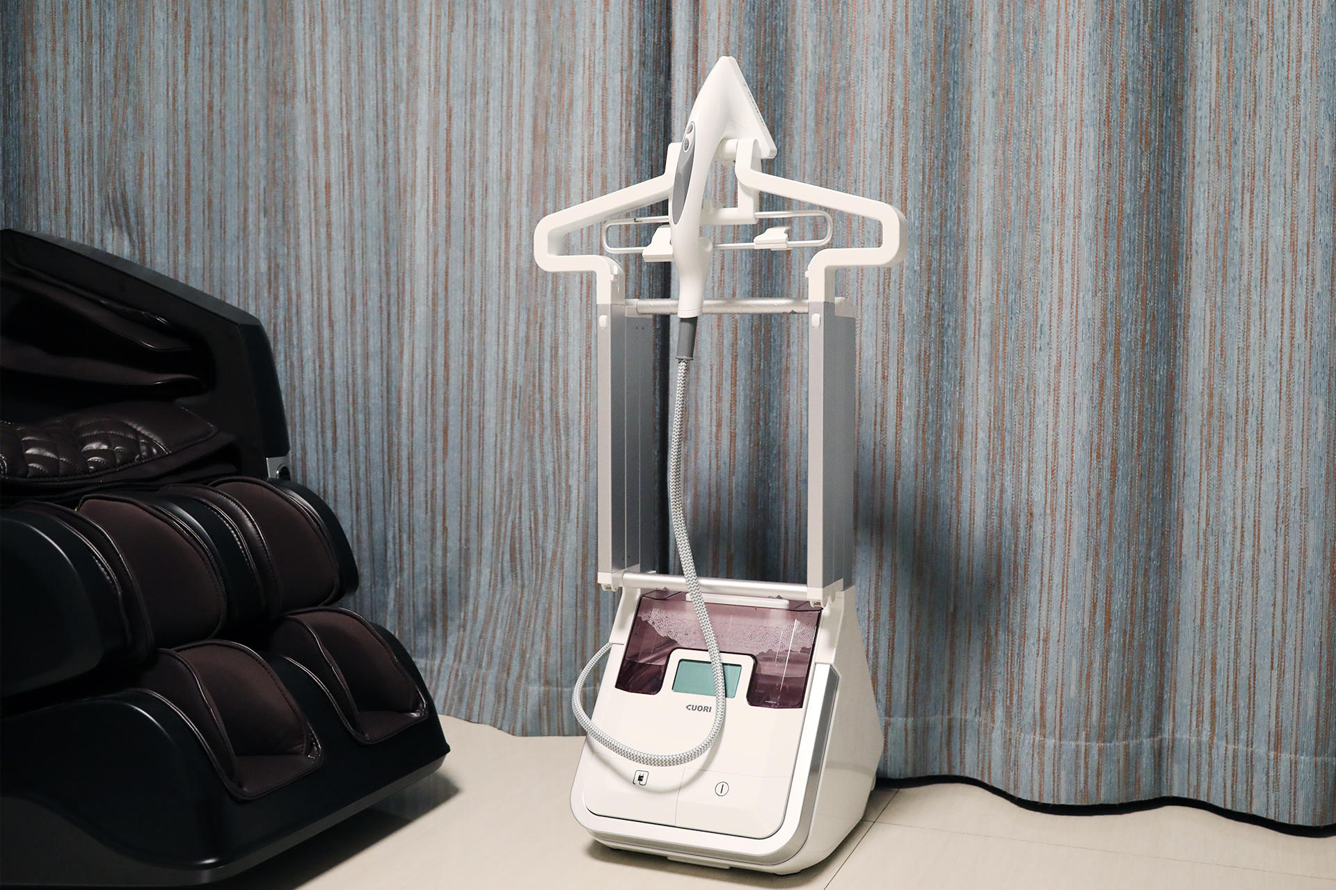 衣物一熨成型,熨完即穿不留水迹,卓力增压智能挂烫机bg538体验