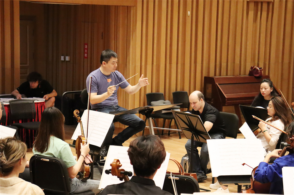 乐团排练照