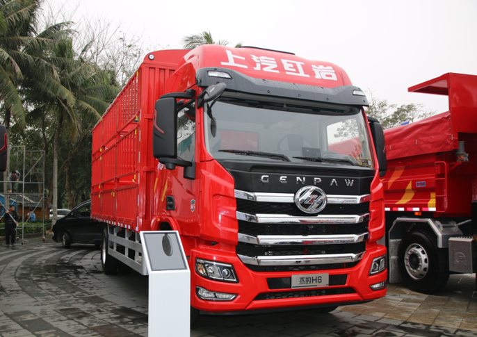 国六动力830mm宽下卧铺这款红岩杰豹h6载货车很全能