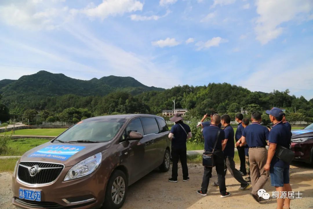 龍頭山,虎歇坪,牛形山,勒馬山,無一不被毛氏祖先相中而長眠在那裡