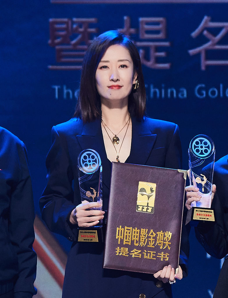 刘敏涛提名金鸡奖最佳女主角蓝裙造型优雅万分