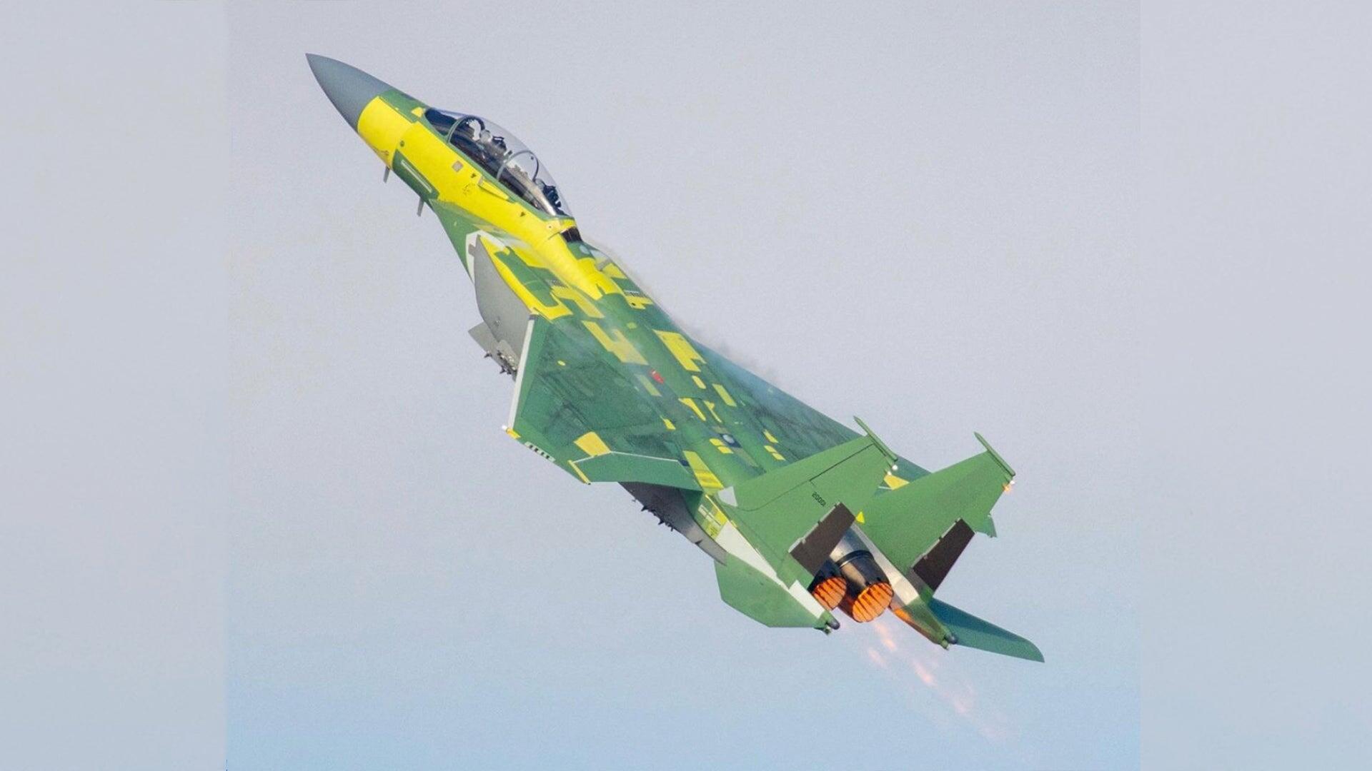 F-15EX战斗机首飞画面