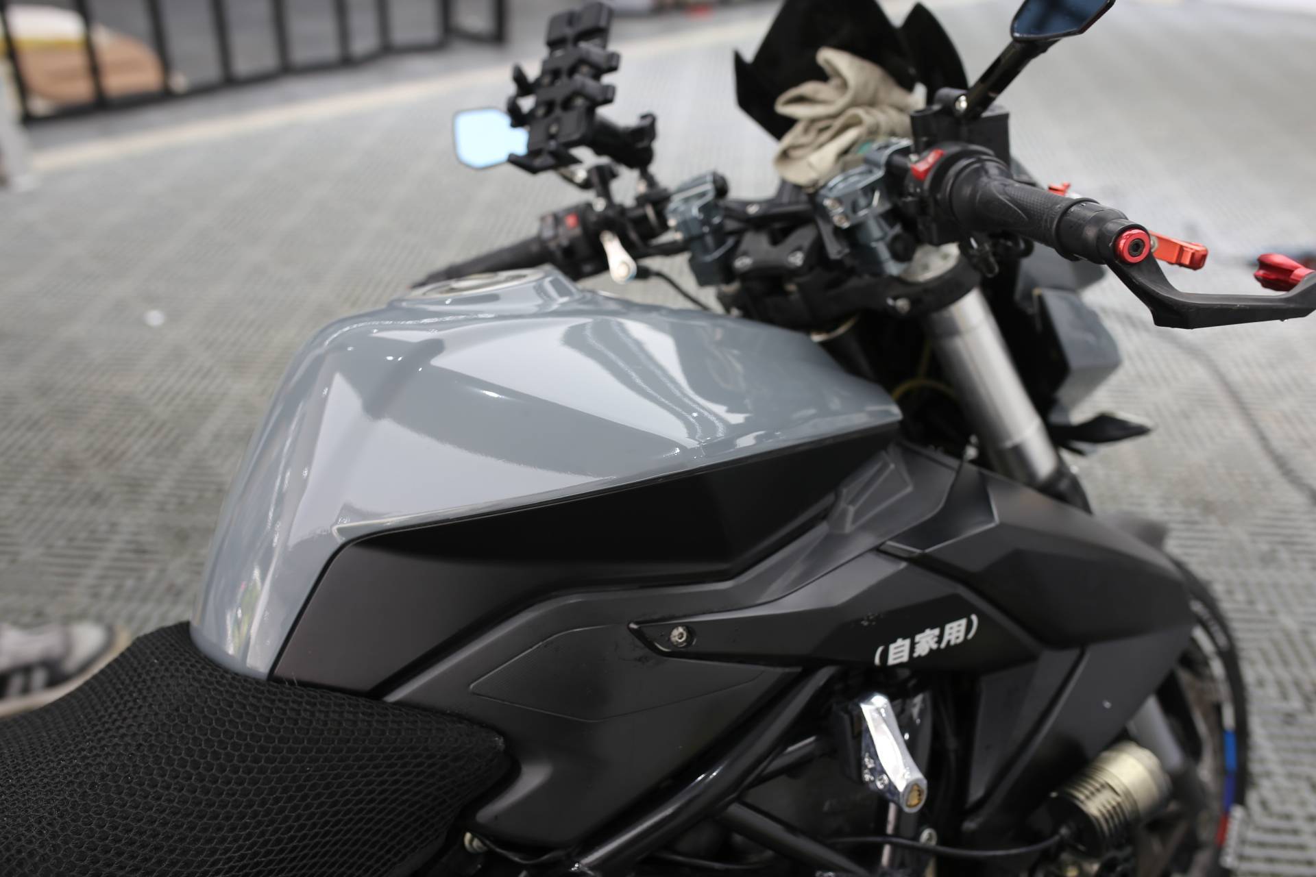 帅气摩托 tnt黄龙600改色高亮水泥灰 本田cbr650r装贴酷炫拉花