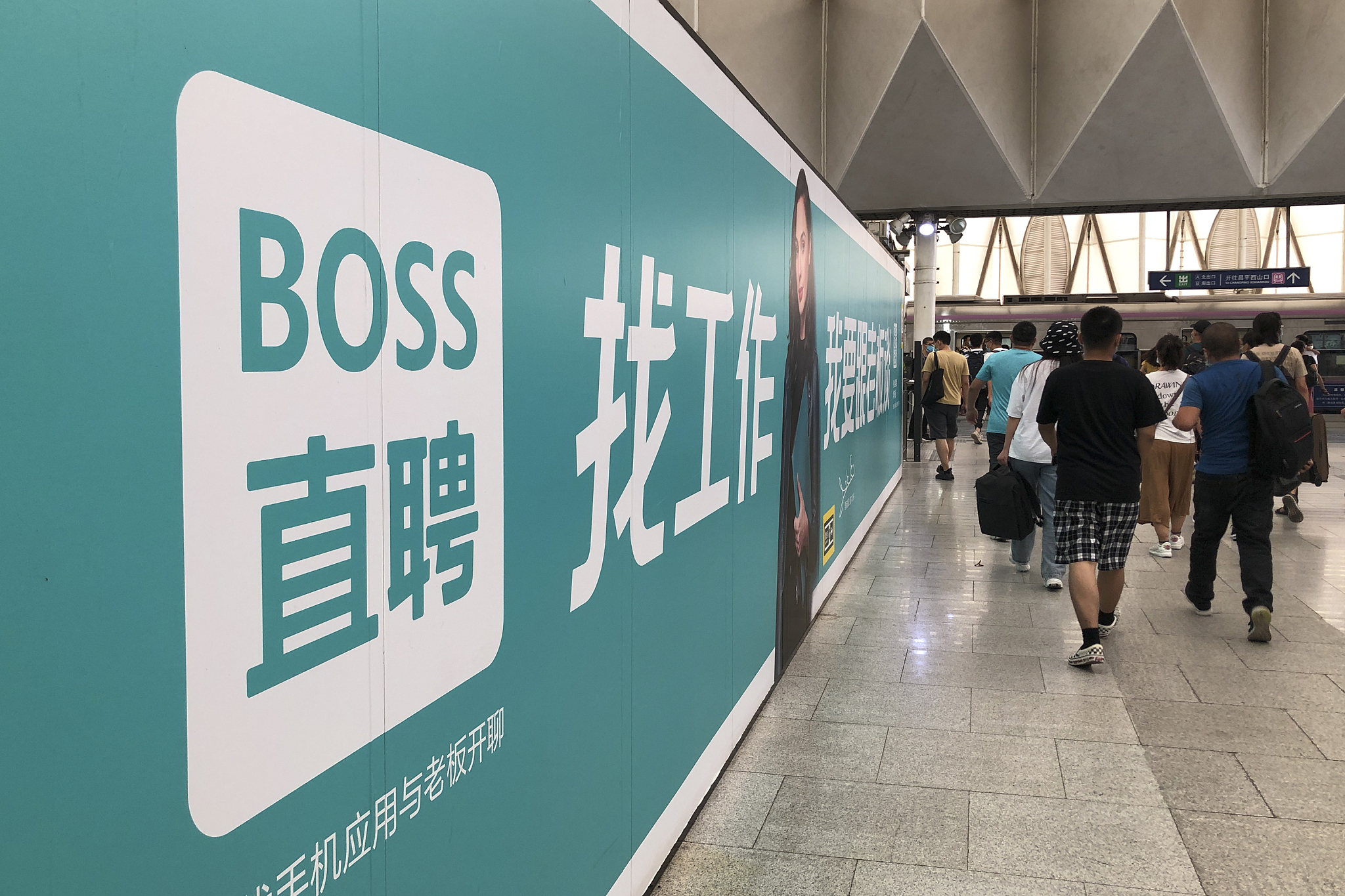 大连轿车撞人肇事者系投资失败报复社会;boss直聘赴美上市__凤凰网