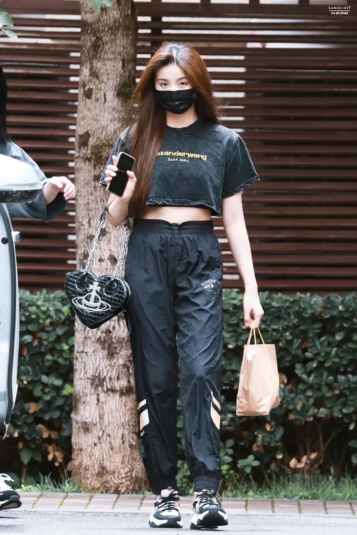 下周穿什么最会穿t恤的女人怎么穿t恤