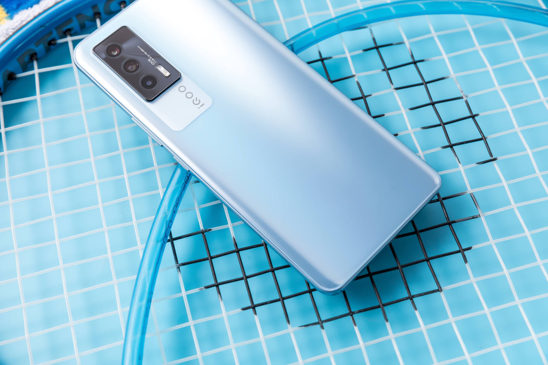 手机时,都会考虑该款机型是否拥有出众的充电表现,而iqoo neo5的充电