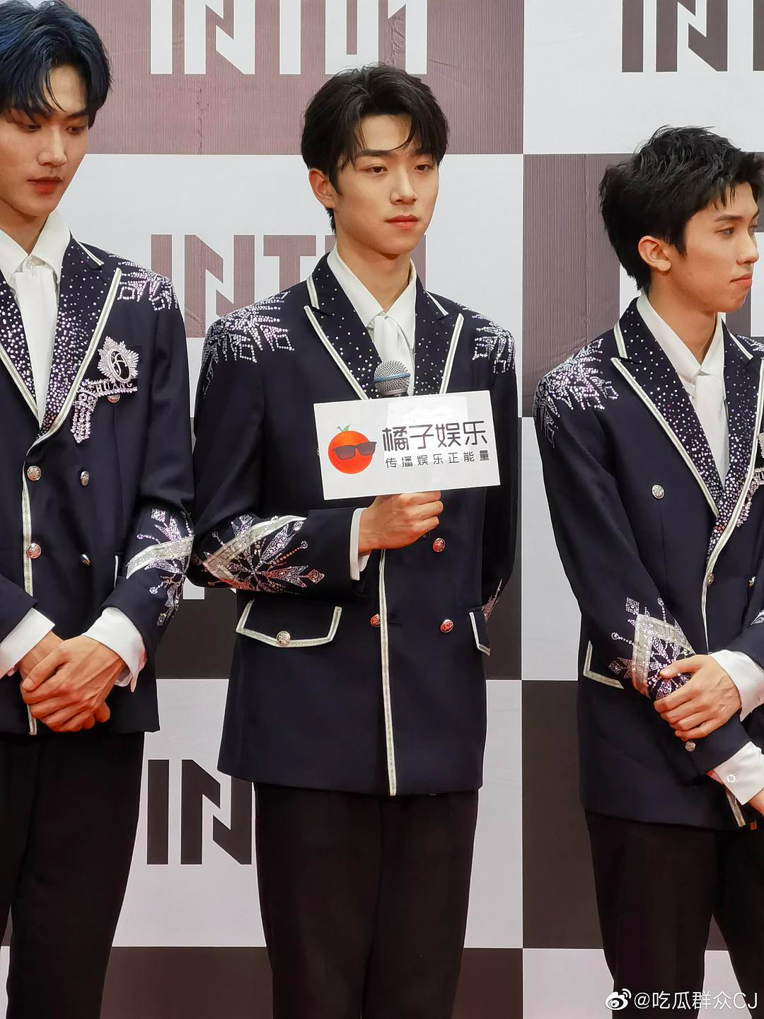 into1生图来了,这么看周柯宇好亮眼,刘宇站c被吐槽像是美妆天后