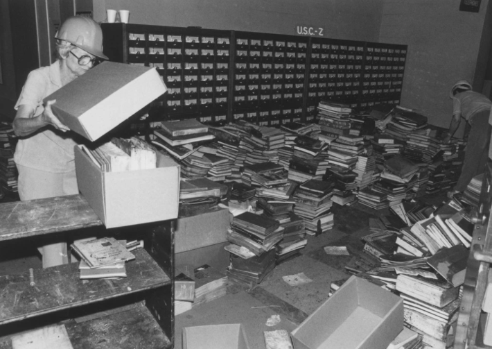 洛杉矶中央图书馆中的受损书籍