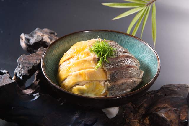 在挖掘萧山特色美食,传播地方新文化,全面提升萧山菜的知名度和美誉度