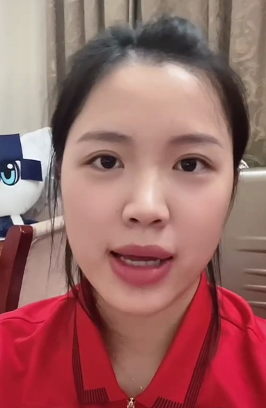 奥运冠军杨倩私下生活曝光穿短裤健身秀白嫩美腿脚上美甲吸睛