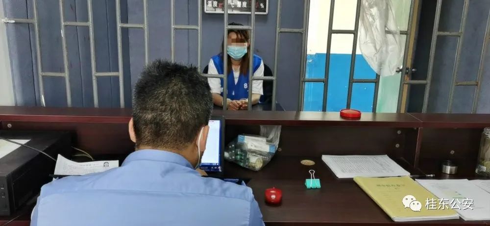 ​湖南一男子迷恋足浴技师，半年转给对方30万，离婚后还向其求婚，结果被拉黑