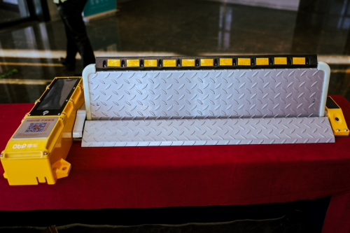 ctp太阳能物联网平板车位锁全新升级助力智慧停车建设