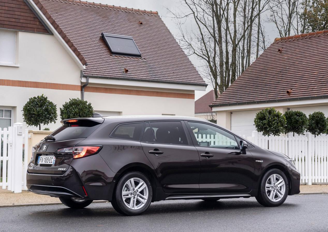 铃木旗下的全新旅行车造型时尚内饰舒适关键还很省油