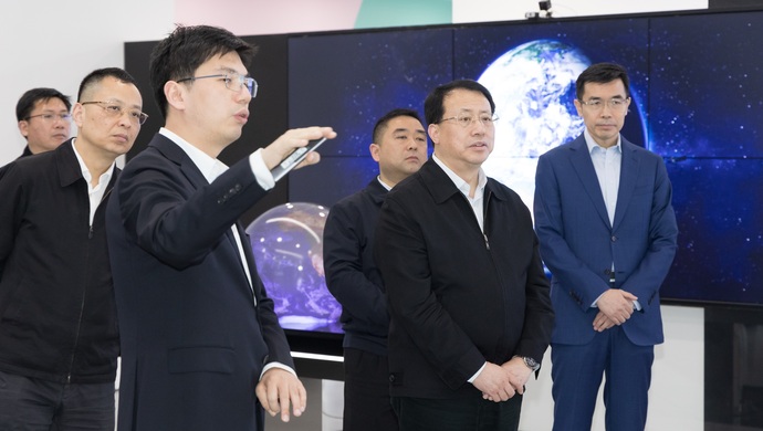 让优质资源通过人工智能技术直达大众,龚正调研人工智能产业