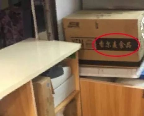 华莱士上热搜：鸡块掉地捡起继续炸 清洗剂直接进油锅(图8)