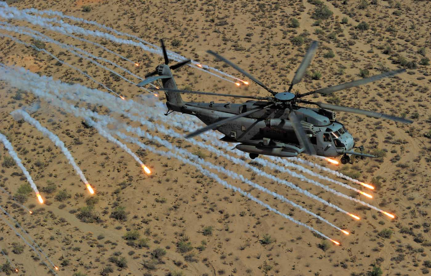 1小时飞行需40工时维护,美军爱恨交织的重型直升机机队