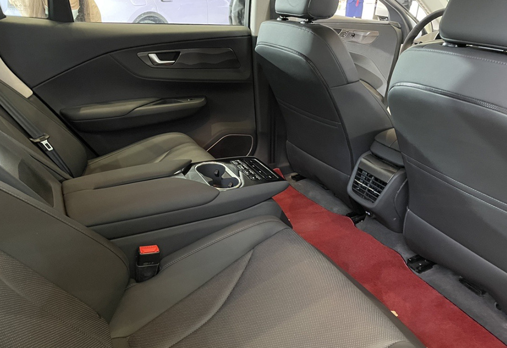 红旗全新纯电轿车亮相内饰大胆造型科幻又一款真香系列