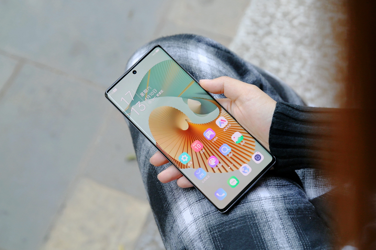 6400万三主摄加持,中兴a30 ultra到底立不立得住_凤凰网科技_凤凰网