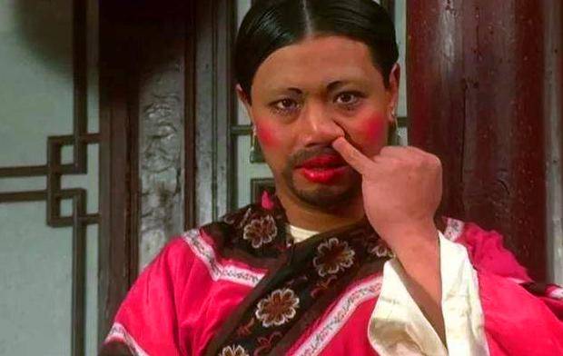 "如花"李健仁罕露面 身形暴瘦无法站起仍敬业_凤凰网娱乐_凤凰网