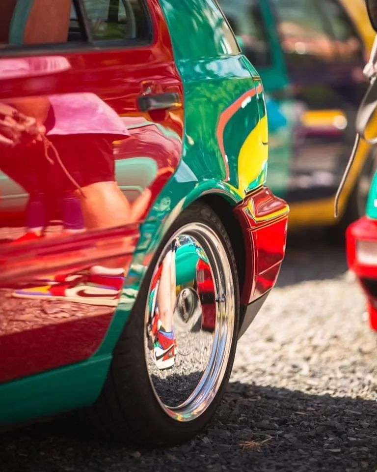 停车房|让人眼花缭乱的"小丑车"