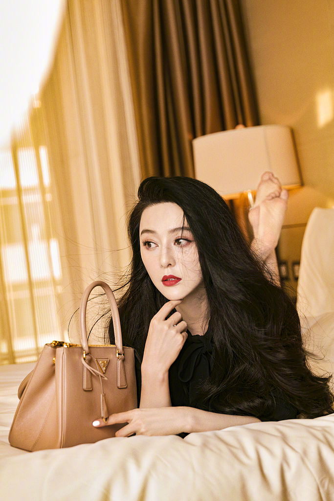 范冰冰法国驻华大使馆出席官邸晚宴 美艳红唇配黑裙明艳大气_凤凰网