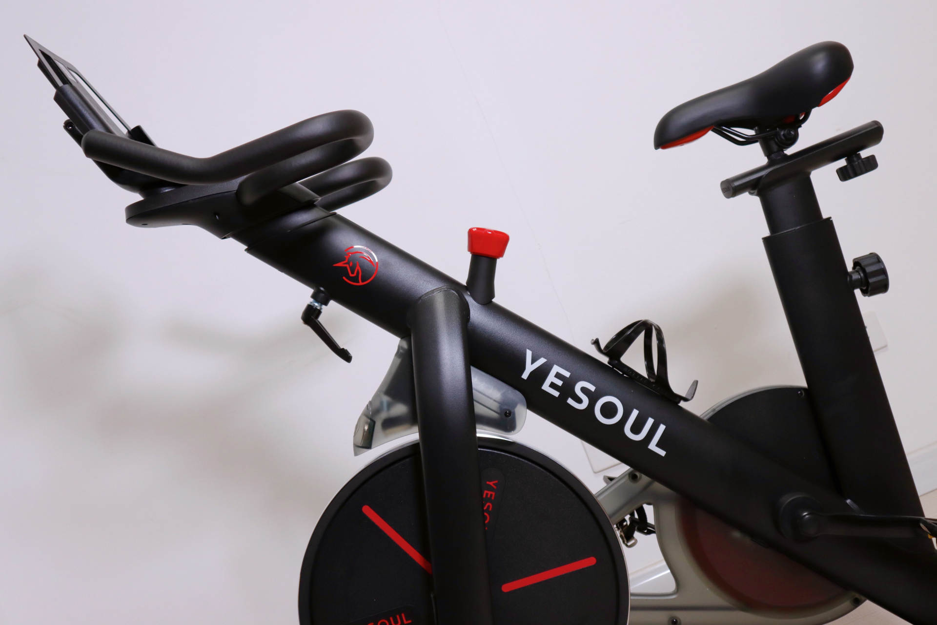 野小兽s1的整体尺寸为1010x510x165mm,仅仅半个平方的占地面积让其