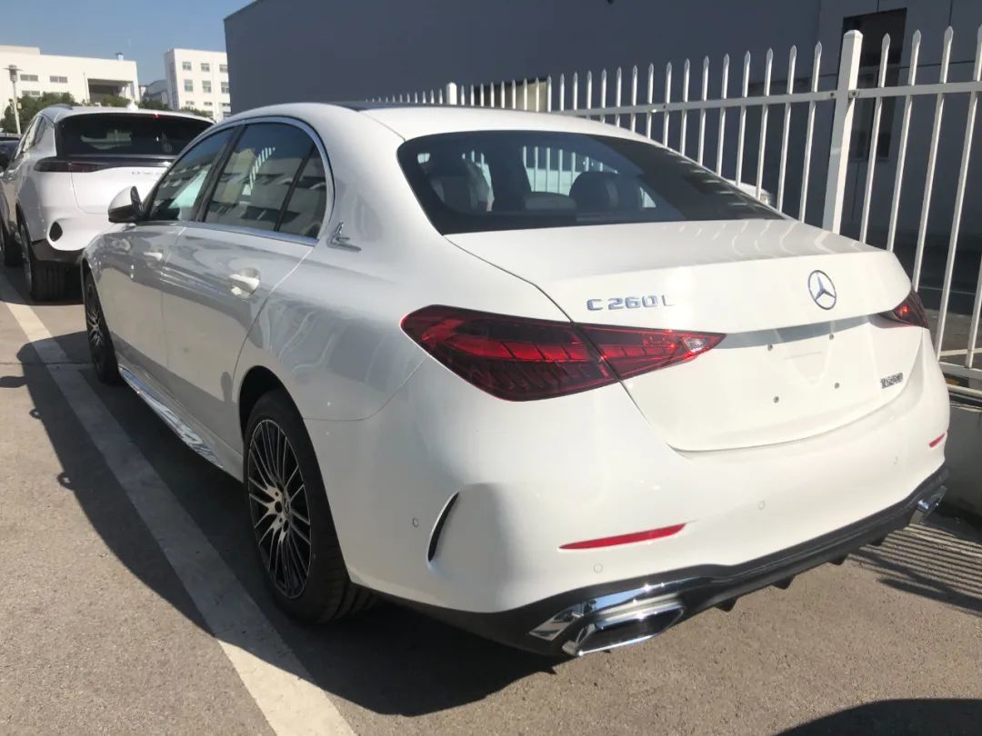 探店丨40万买1.5t的新奔驰c,是5系不够运动,还是a6l不够科技?