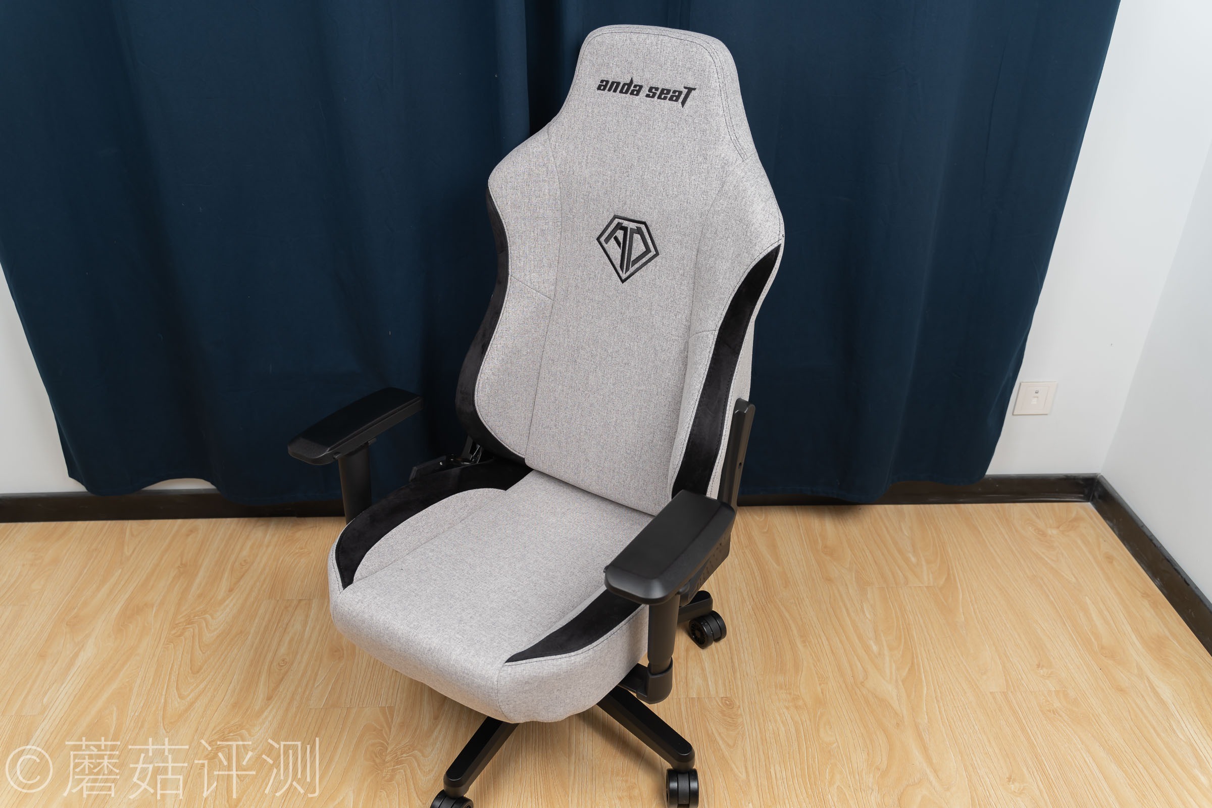 触感细节,宽大舒适,安德斯特北欧布艺电竞椅 体验评测
