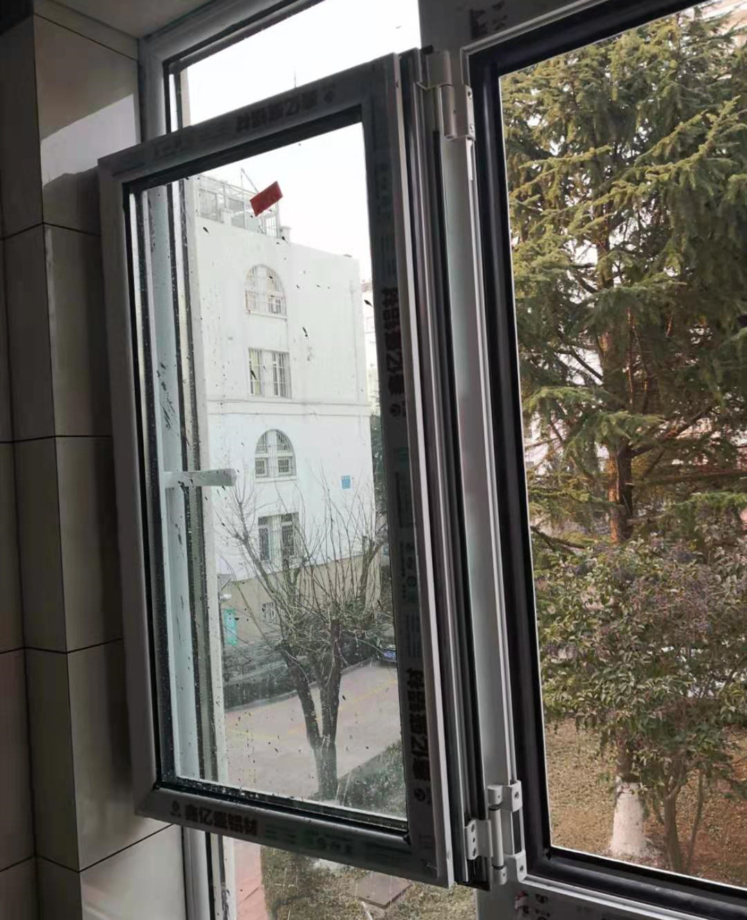 能开180度的窗户你用过吗?方便程度超乎你的想象 ——凤凰网房产天津