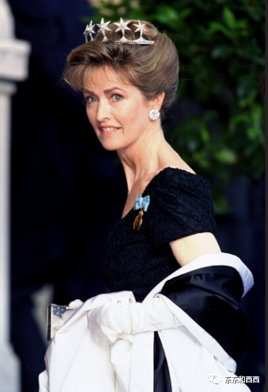她是菲利普亲王半辈子的红颜,连女王都认可,这个金发美人段位高啊