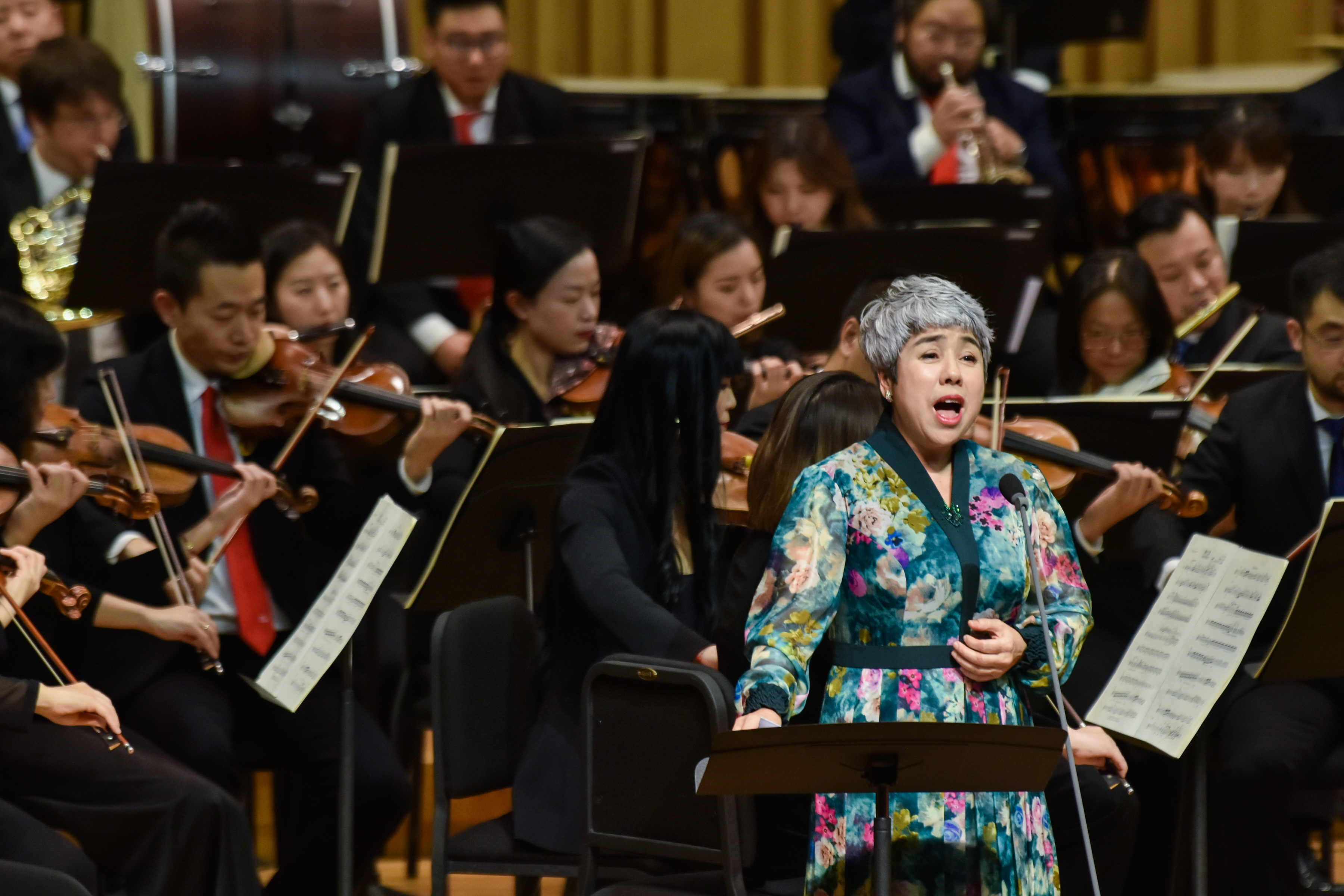 迪里拜尔 图片来源:主办方供图此外,本届金钟奖也加大了线上线下全