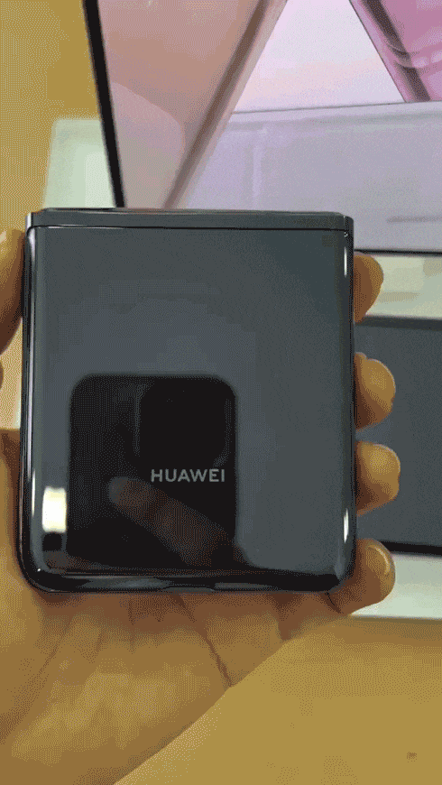 折叠屏颜值天花板!华为P50 Pocket真机照曝光:整机质感凸显,时尚感爆棚