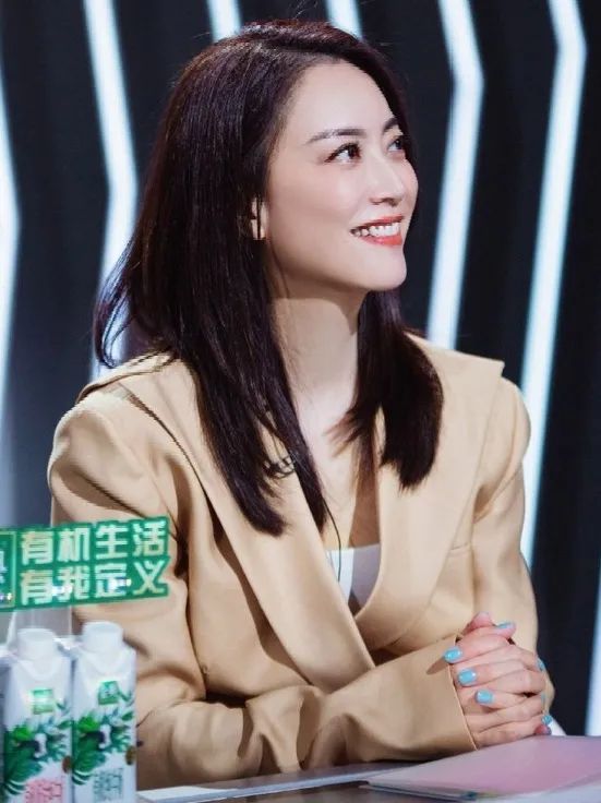 逛个公园都能上热搜的经纪人是什么段位