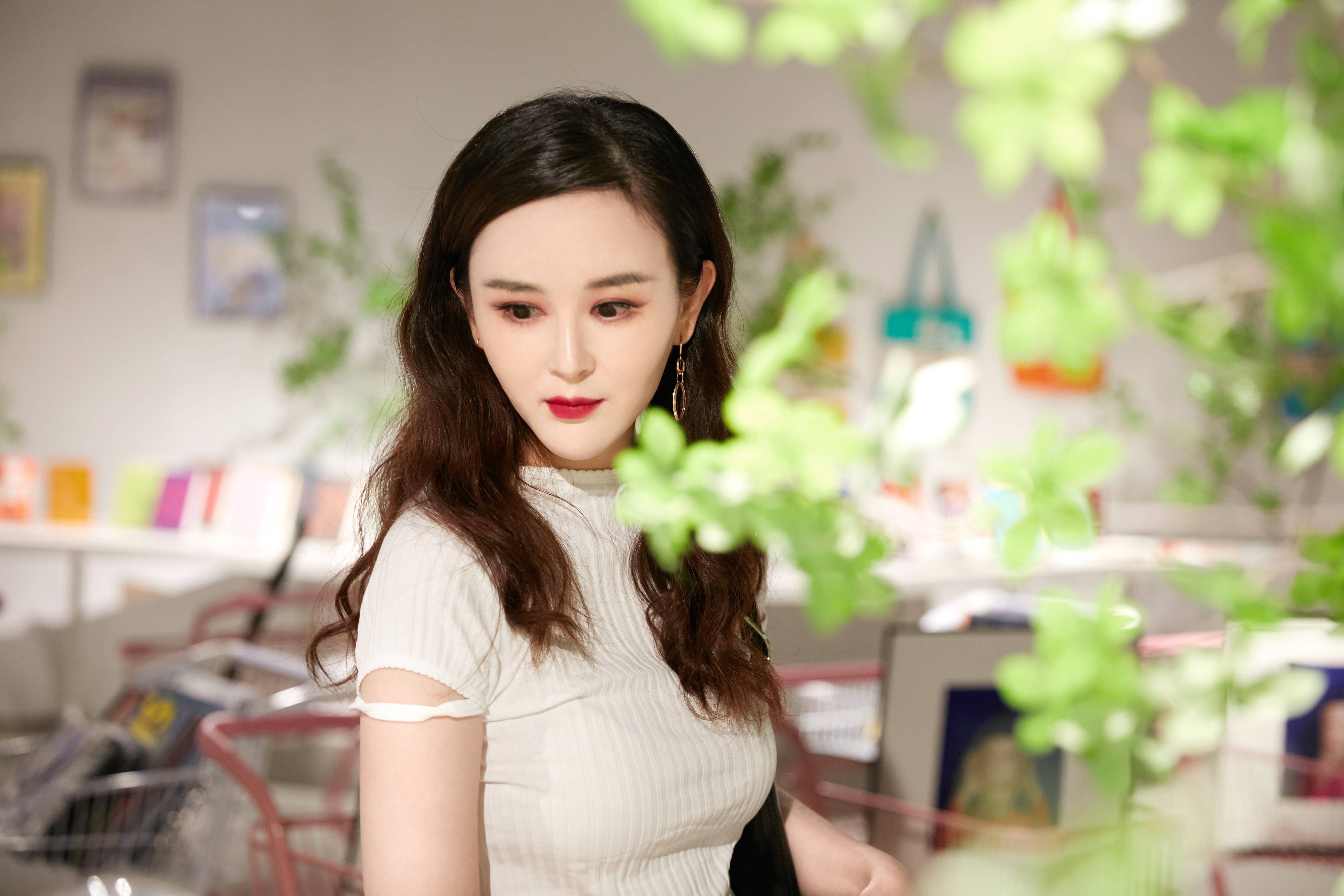 刘竞导演眉睫浅浅,似蝶飞花写真特辑__凤凰网