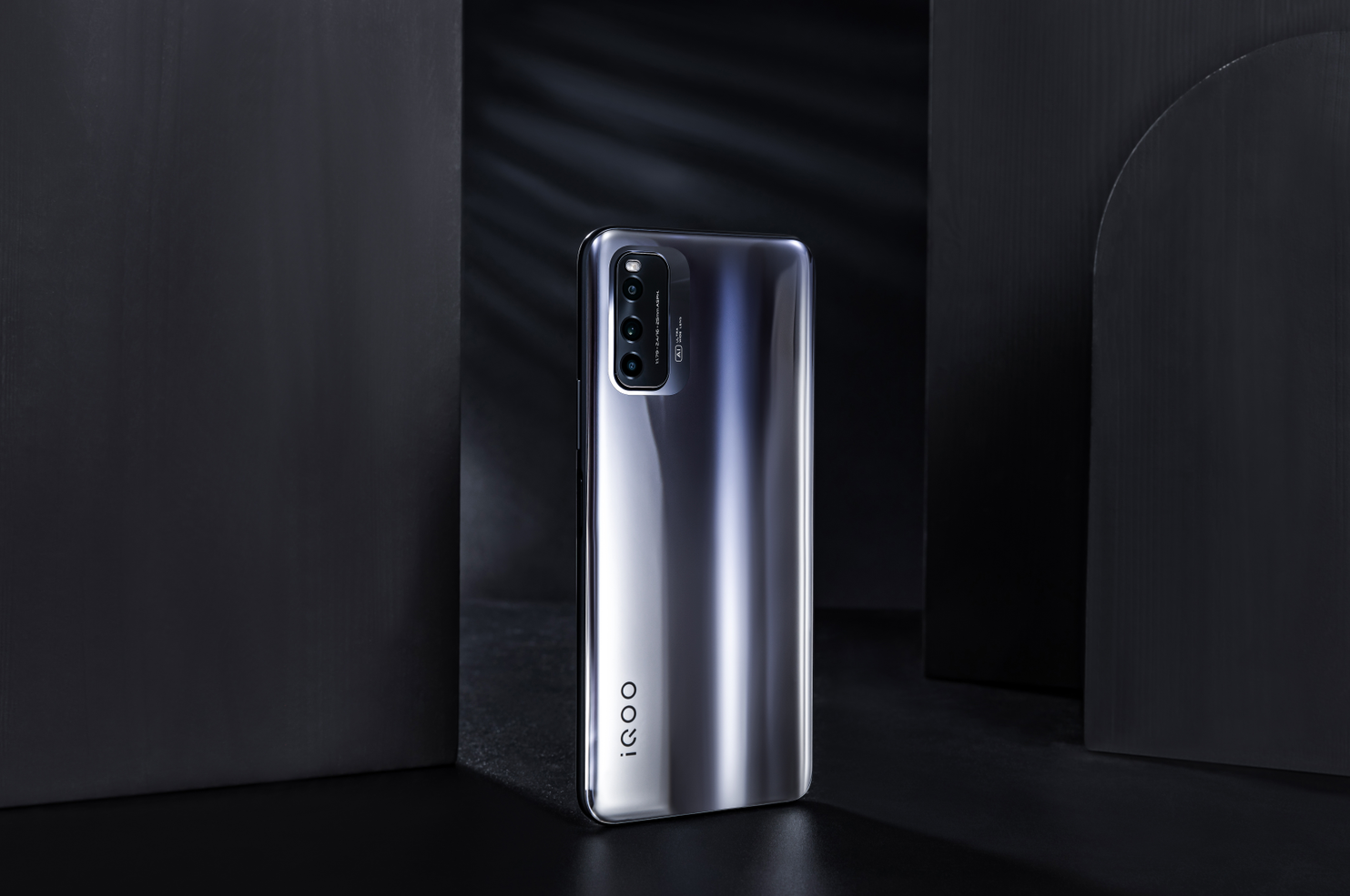 iqooneo5活力版两千价位段的强悍实力派