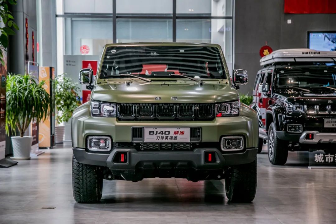 二十万级硬核越野之选 bj40刀锋英雄版柴油版到店首拍__凤凰网