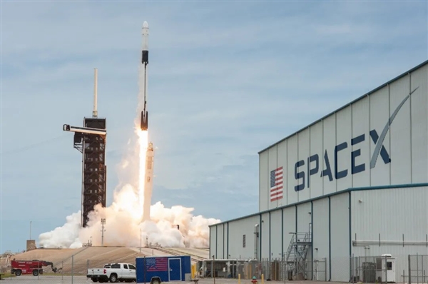 全新火箭、全新飞船！SpaceX 2021年的第一次