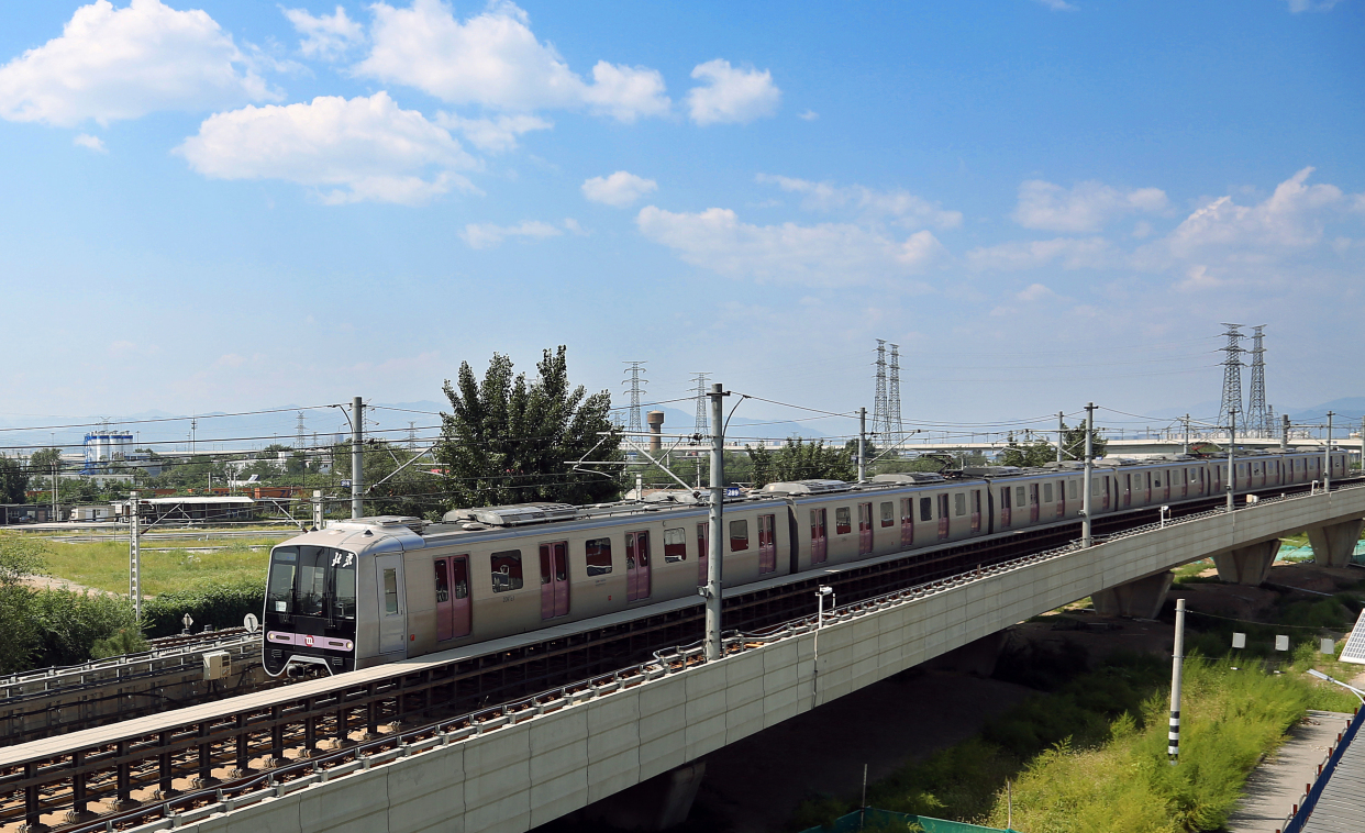 京港地铁14号线行车间隔缩短运营时间增长方便乘客出行