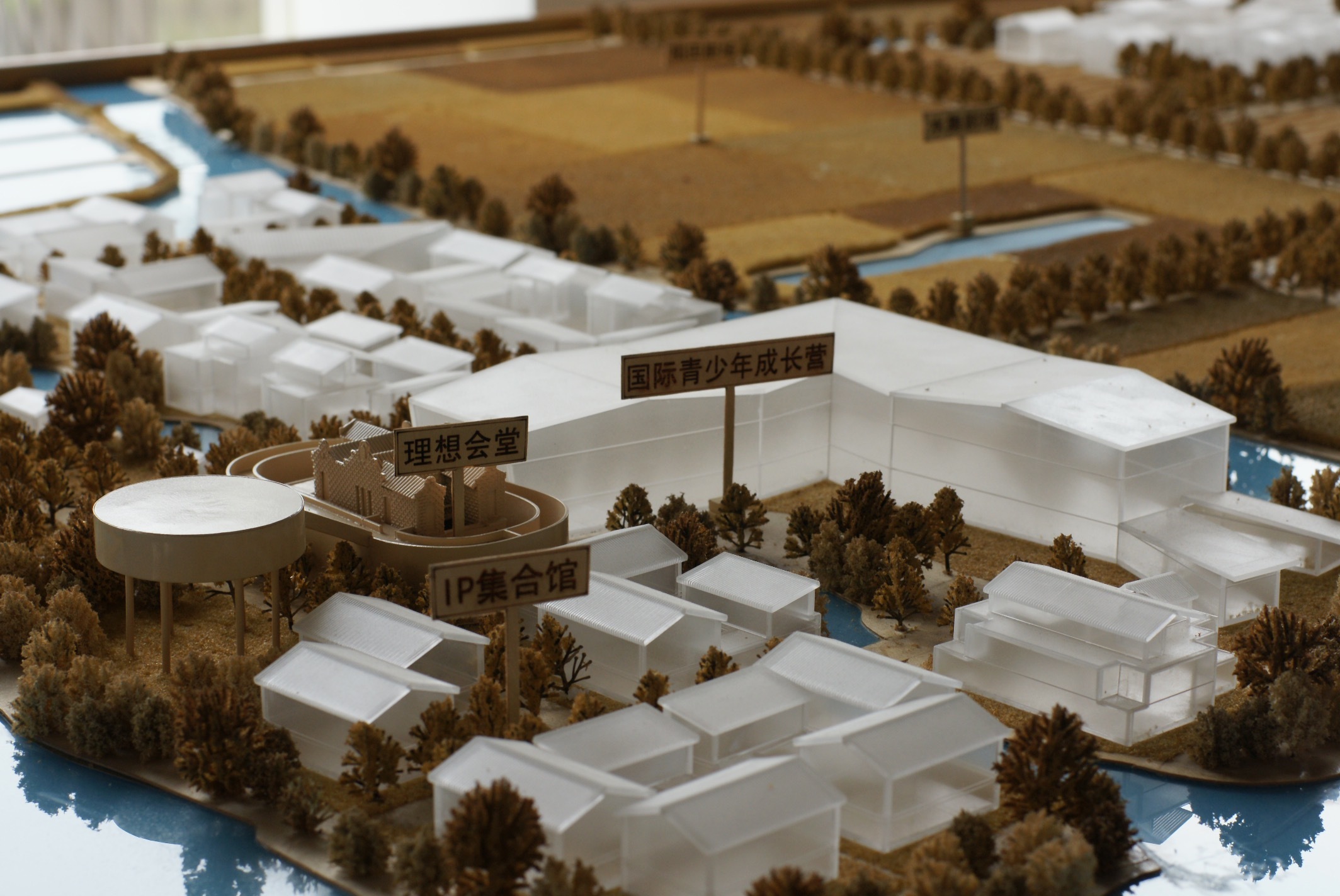 “乡伴青旅·酷岛理想村”模型
