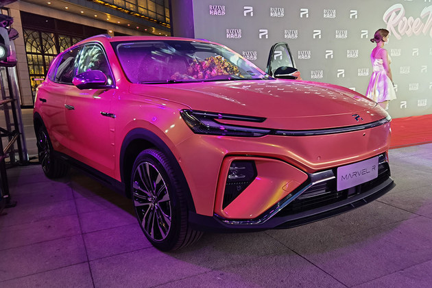 R SPACE城市异想空间北京开馆 开心赏车/融汇时尚